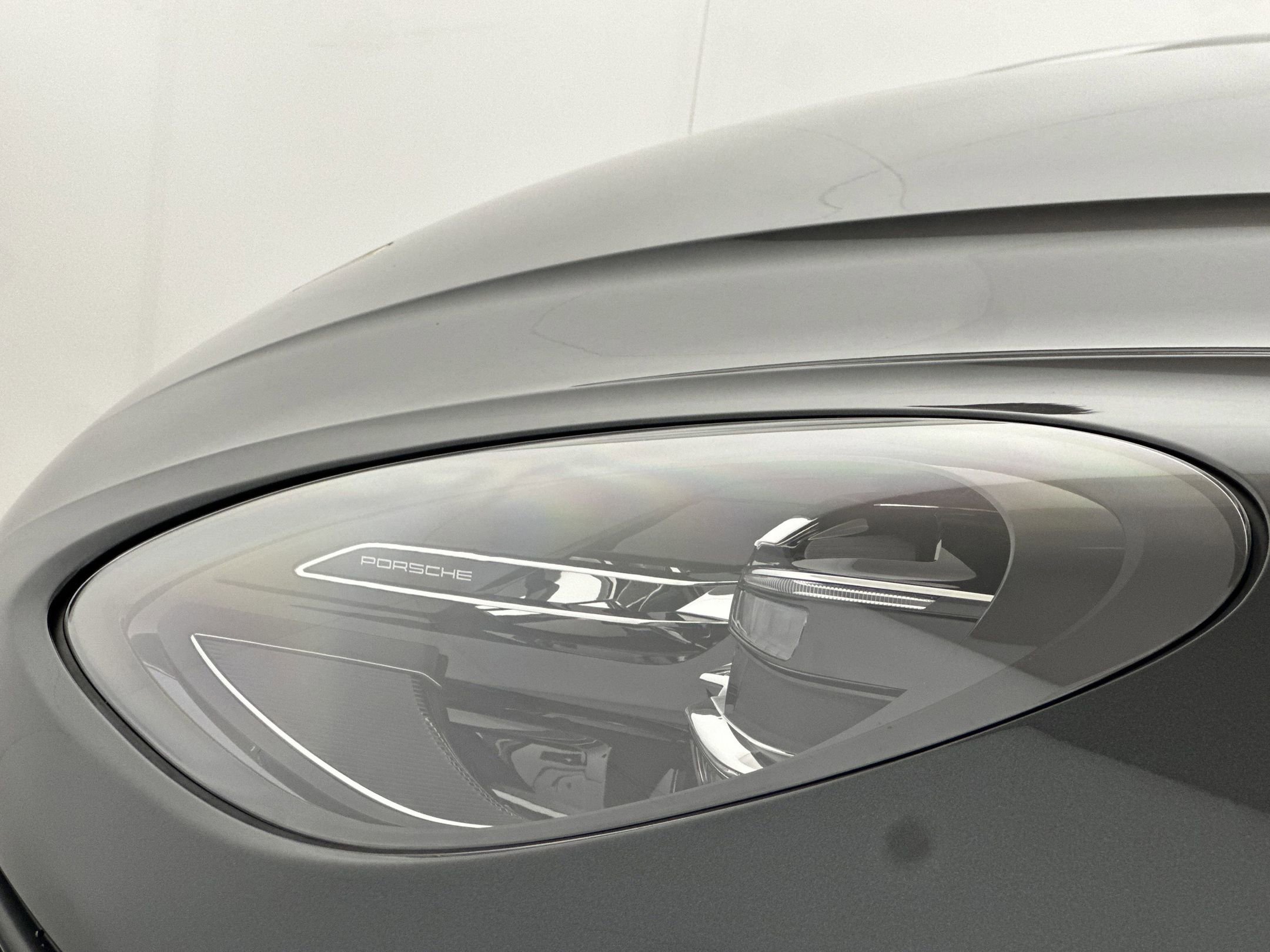 Certified 2025 Porsche Macan image 11