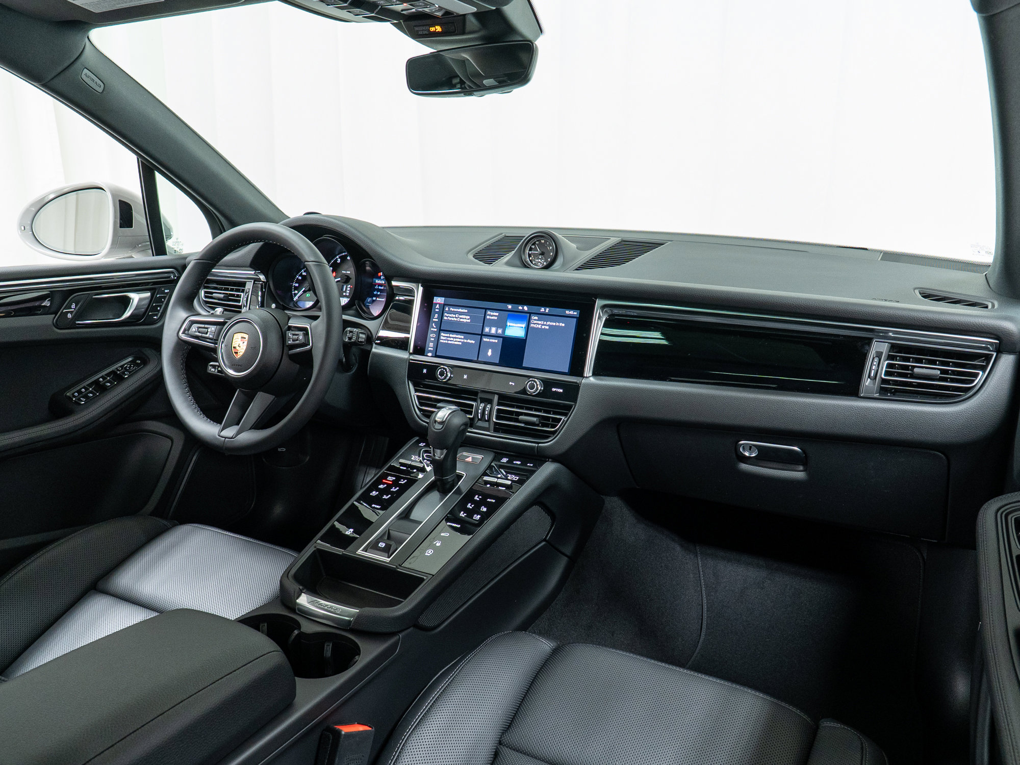 Used 2025 Porsche Macan image 18