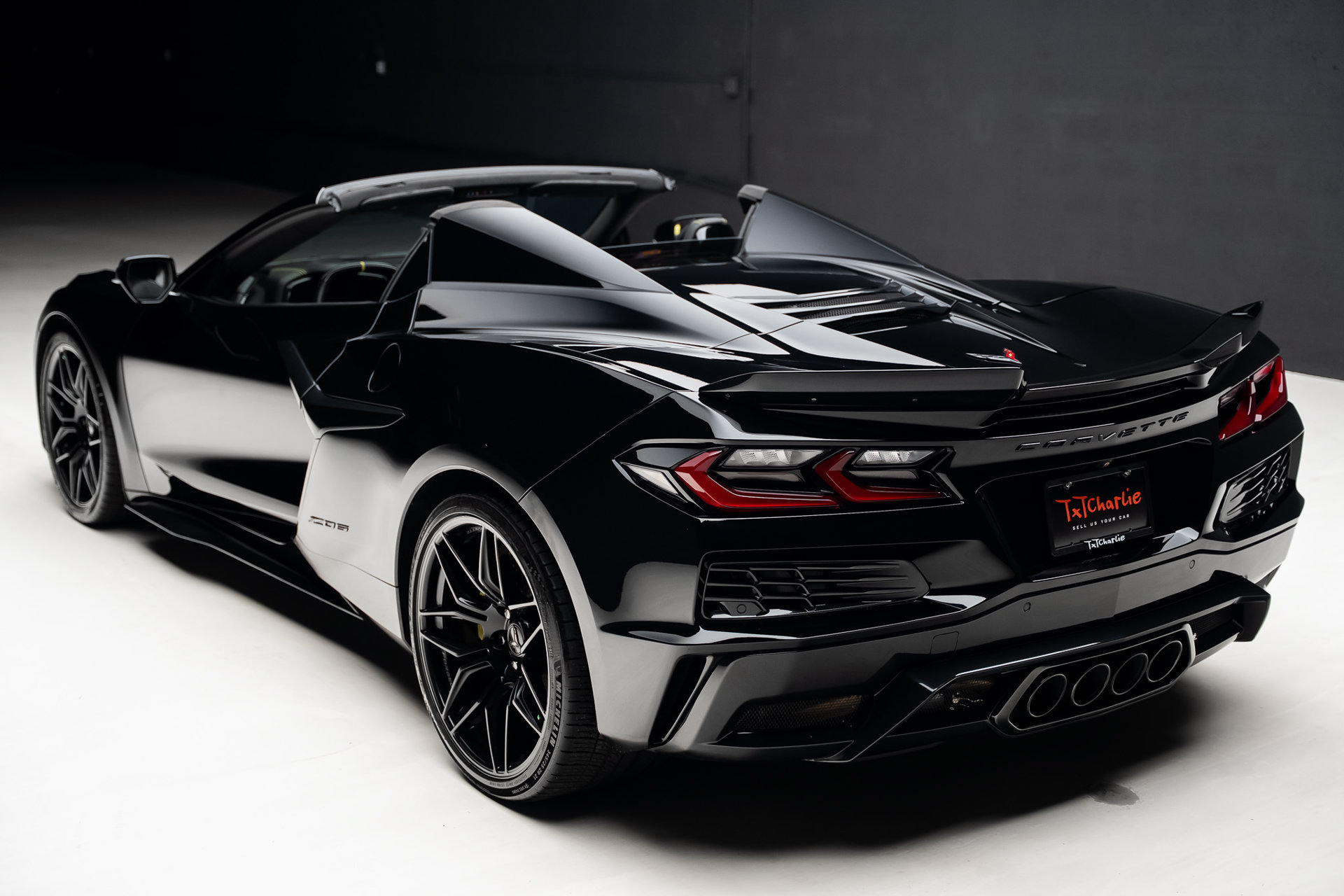 Used 2023 Chevrolet Corvette Z06 w/ Stealth Interior Trim Package RWD image 26