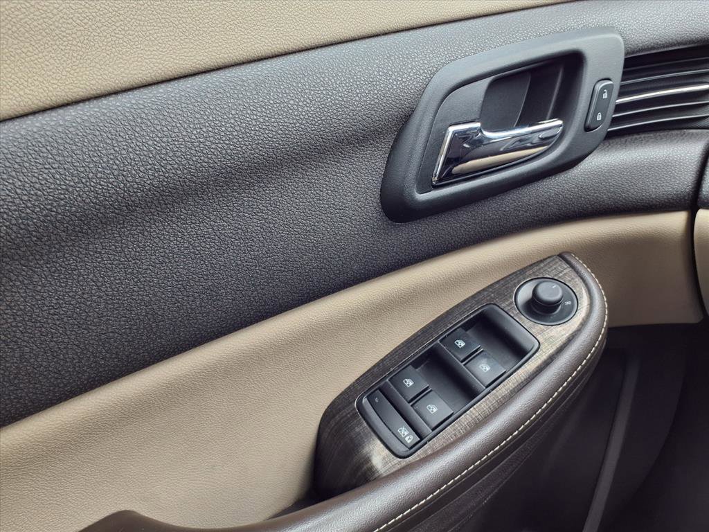 Used 2014 Chevrolet Malibu LT w/ Power Convenience Package image 17