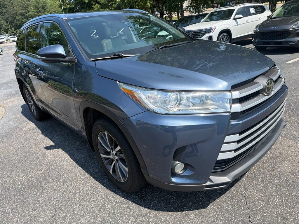 Used 2018 Toyota Highlander XLE AWD/4WD image 4