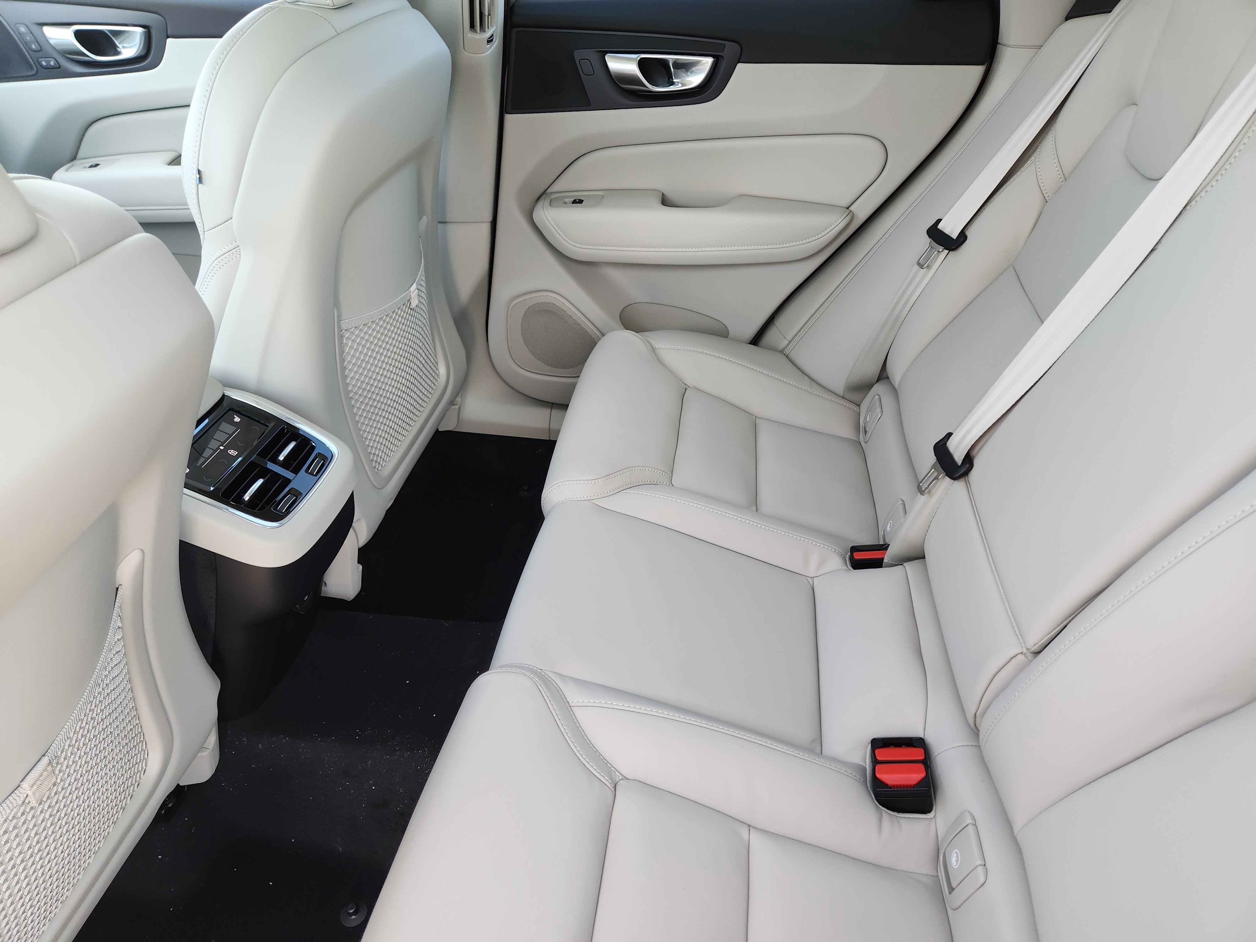 New 2026 Volvo XC60 B5 Ultra w/ Protection Package Premier image 10