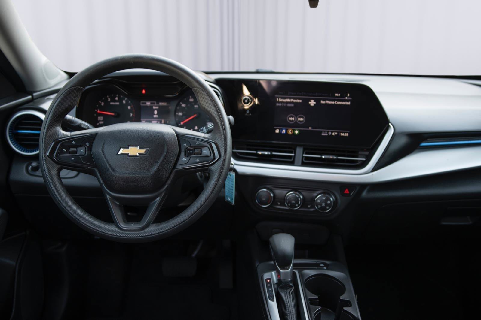 Used 2024 Chevrolet Trax LS w/ LS Convenience Package image 3