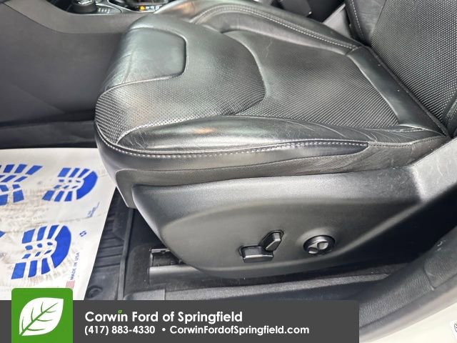 Used 2019 Jeep Cherokee Overland w/ Technology Group image 36