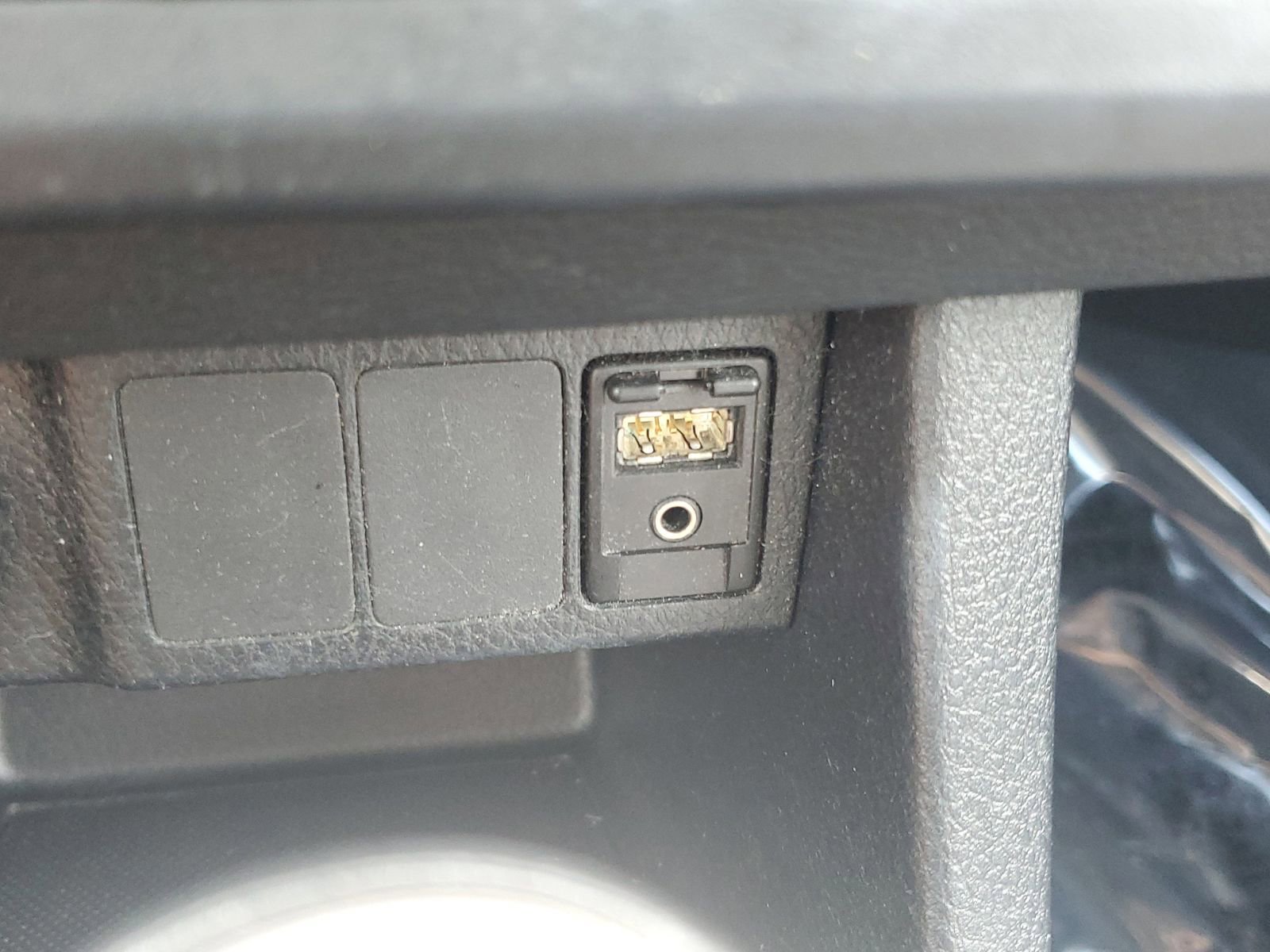 Used 2014 Toyota Corolla LE FWD image 29