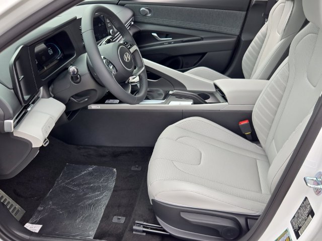 New 2026 Hyundai Elantra SEL Sport FWD image 5