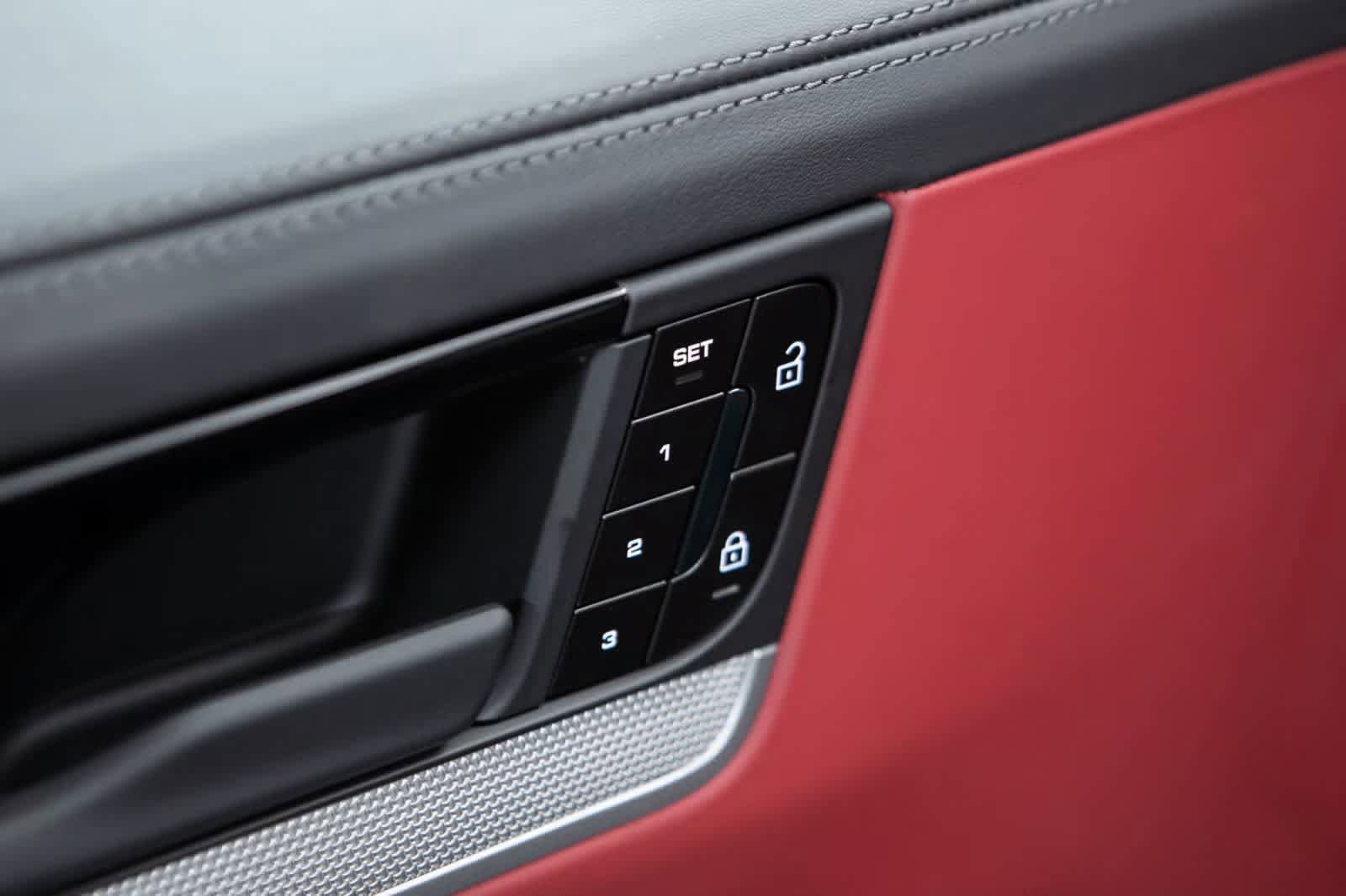 Certified 2025 Porsche Cayenne E-Hybrid AWD/4WD image 26