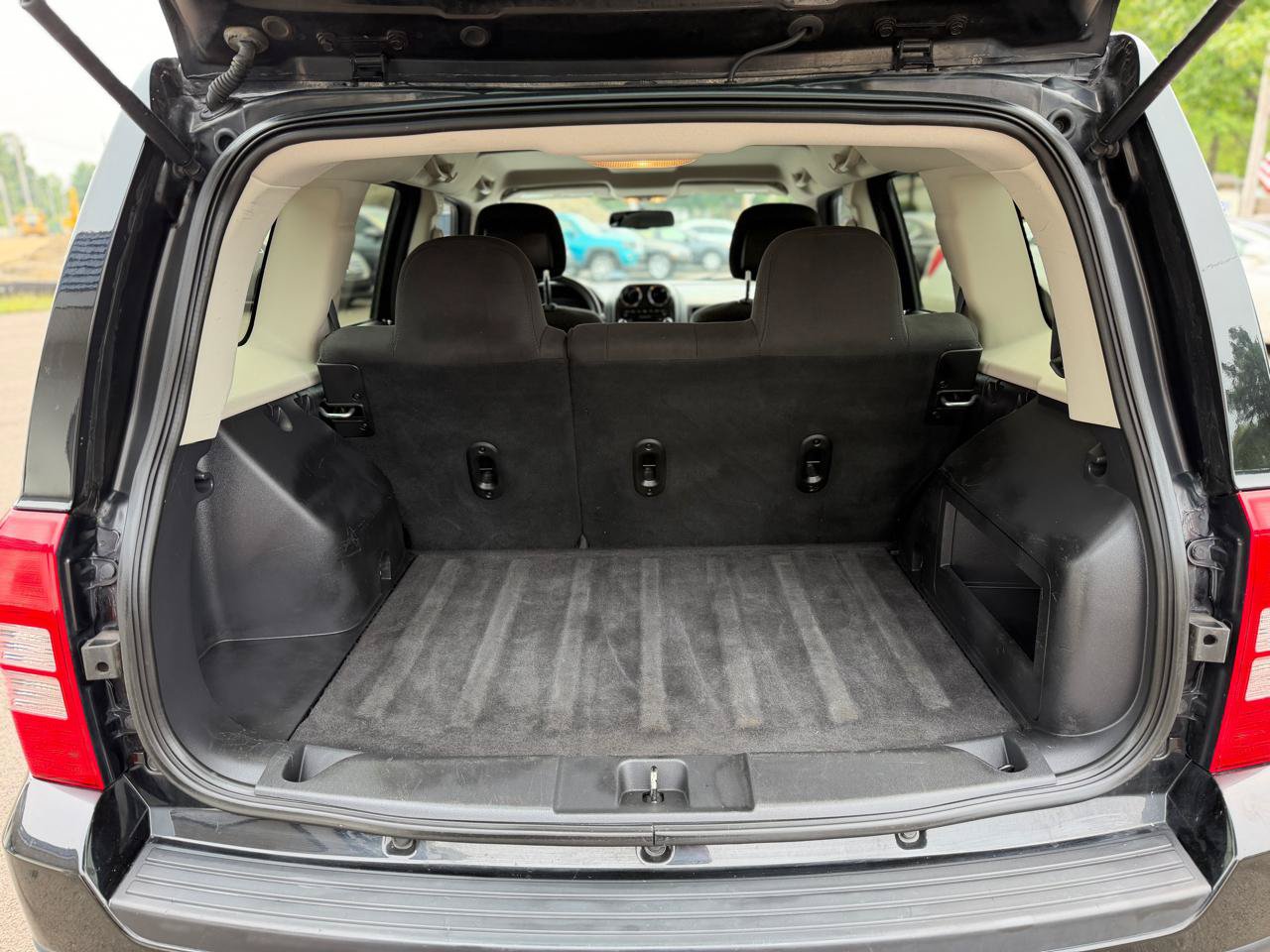 Used 2016 Jeep Patriot Sport FWD image 28