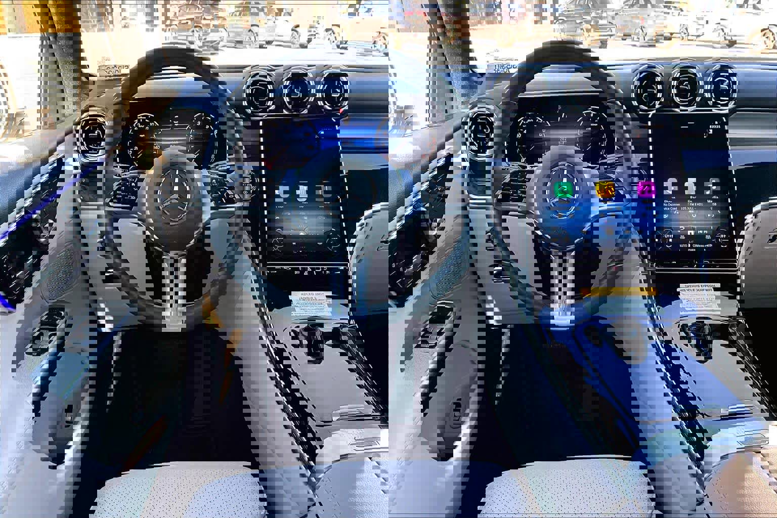 Used 2025 Mercedes-Benz GLC 300 4MATIC image 6