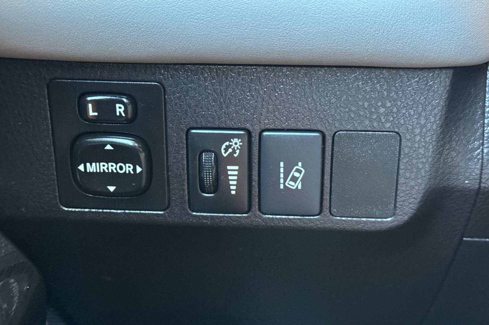 Certified 2017 Toyota RAV4 Limited w/ Advanced Technology Package AWD/4WD image 34