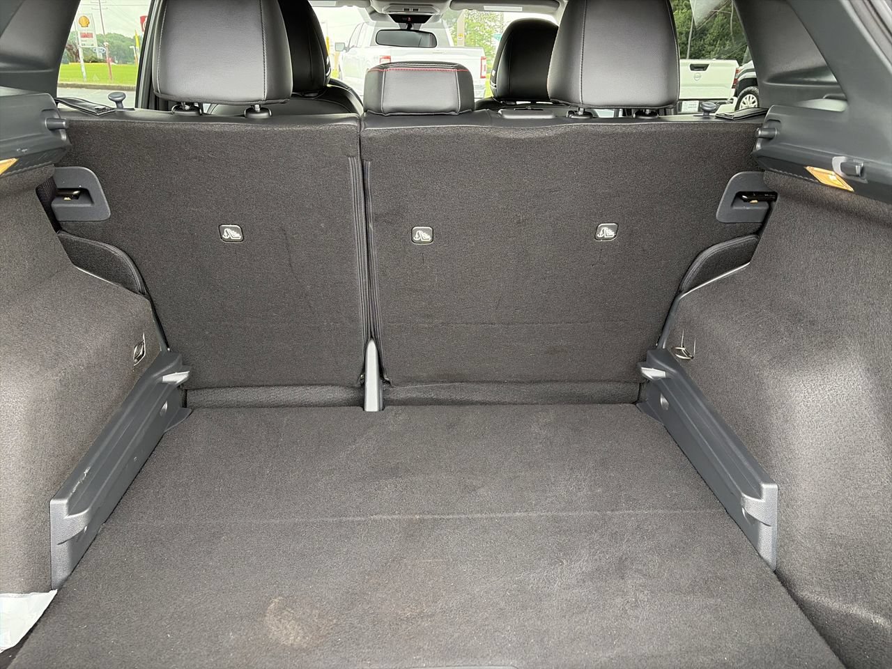 Certified 2025 Nissan Kicks SR w/ SR Premium Package FWD image 10