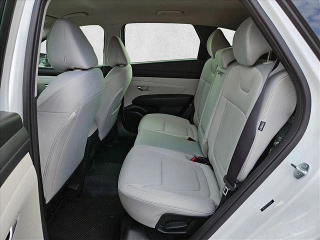 Certified 2025 Hyundai Tucson SE image 17