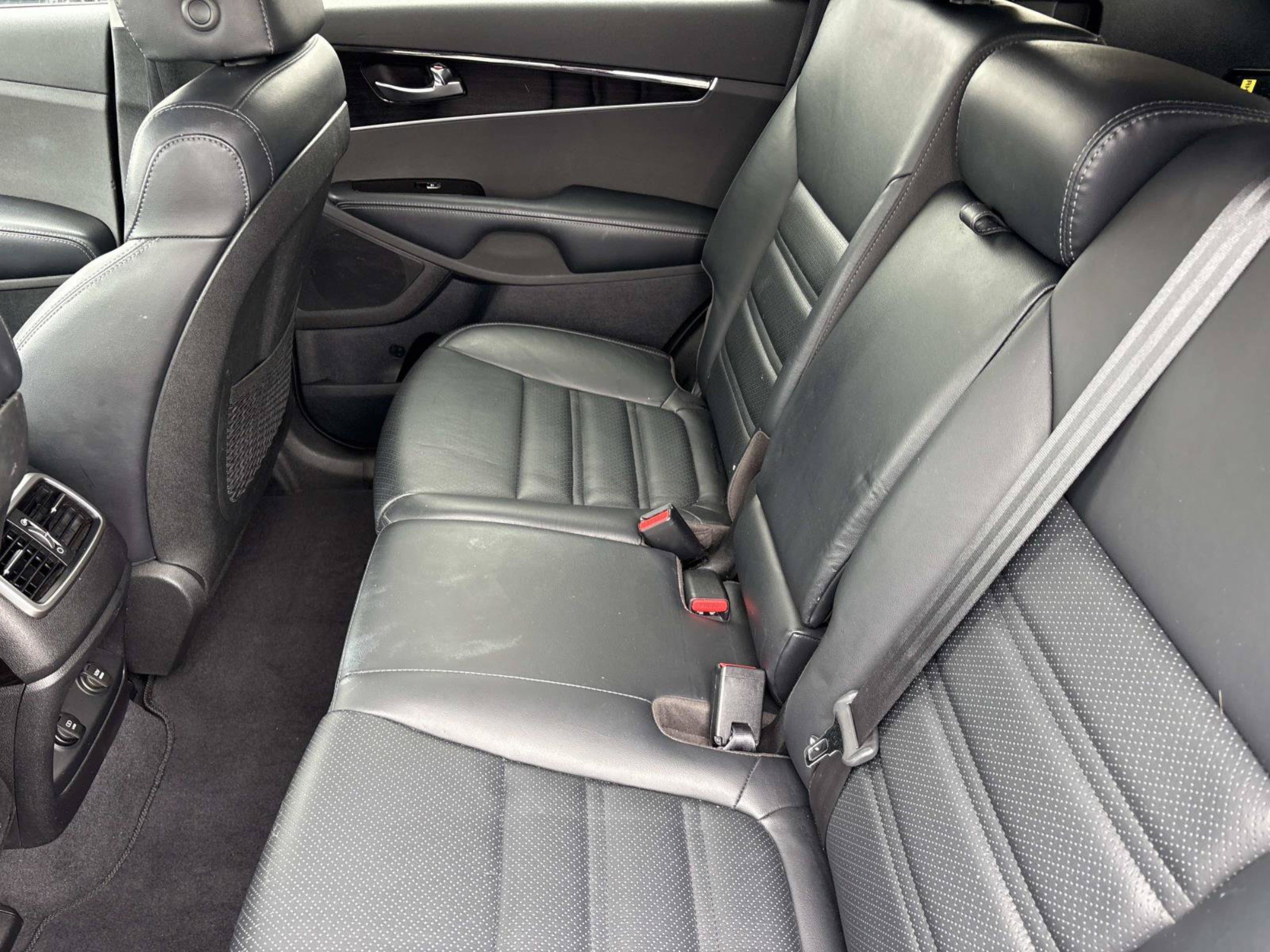 Used 2019 Kia Sorento EX AWD/4WD image 13