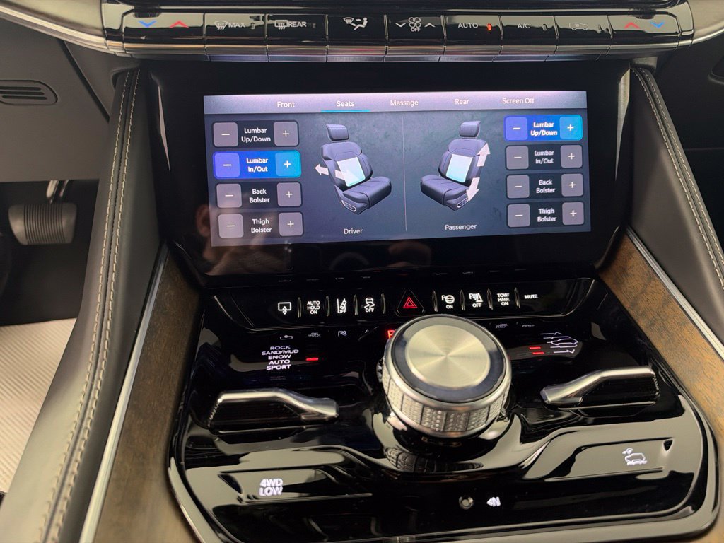 Used 2022 Jeep Grand Wagoneer Series II AWD/4WD image 21