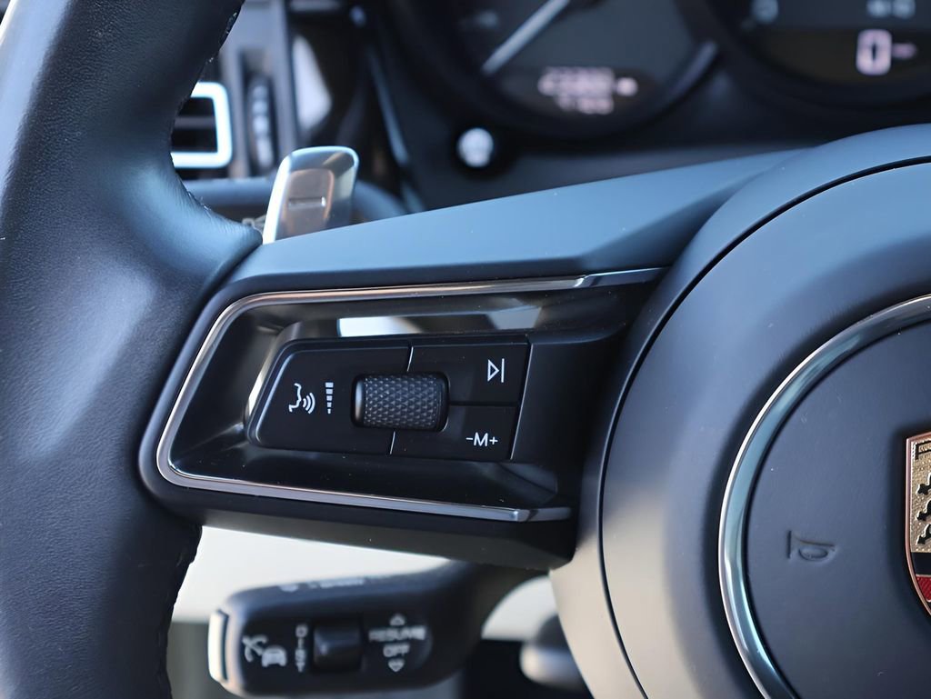 Certified 2024 Porsche Macan image 28