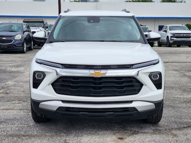 Used 2025 Chevrolet TrailBlazer LT AWD/4WD image 2