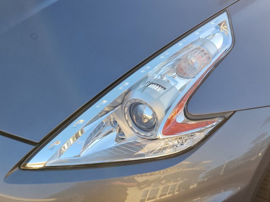 Used 2017 Nissan 370Z w/ Sport Package image 32