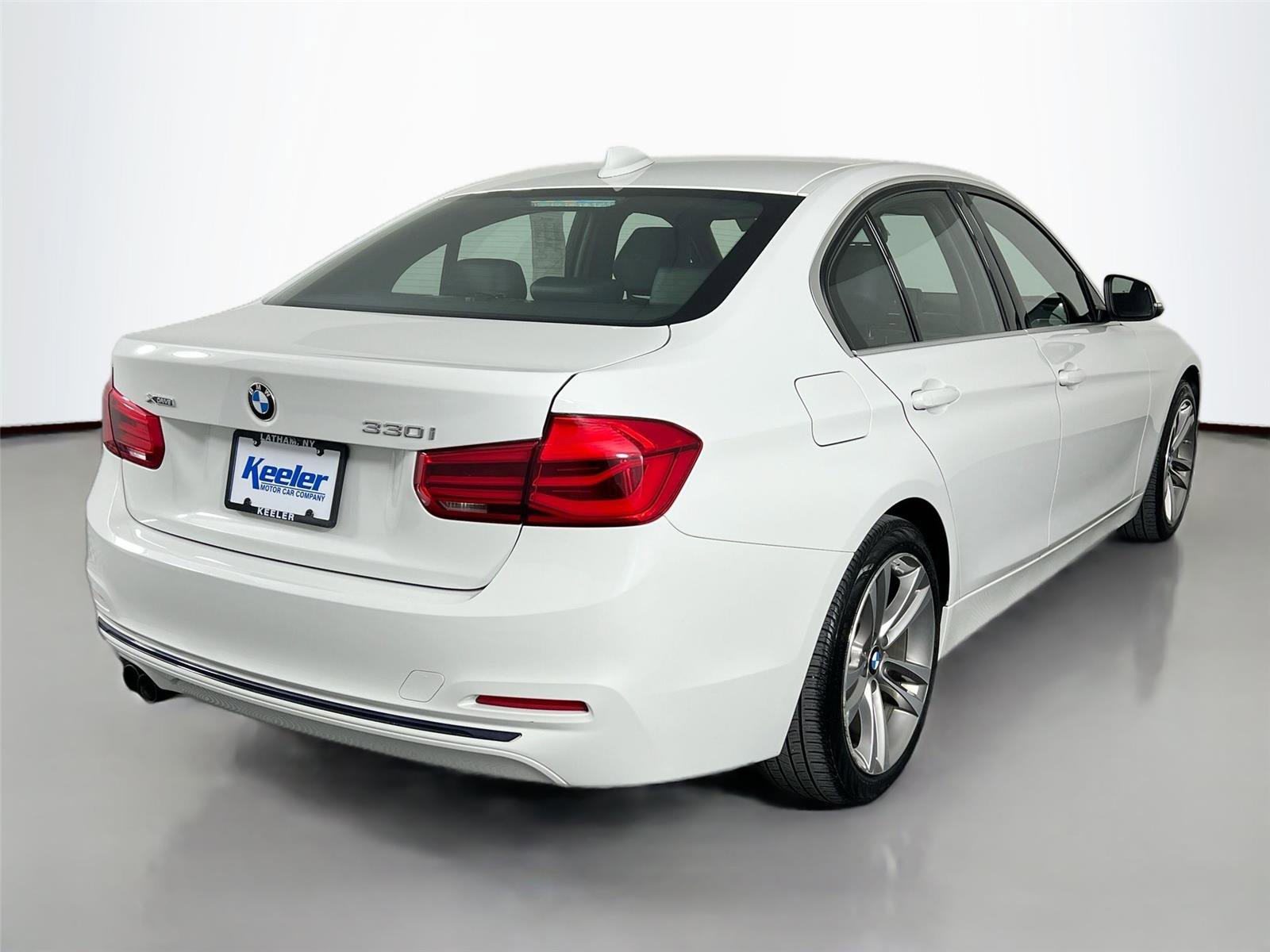 Used 2018 BMW 330i xDrive Sedan w/ Convenience Package image 6