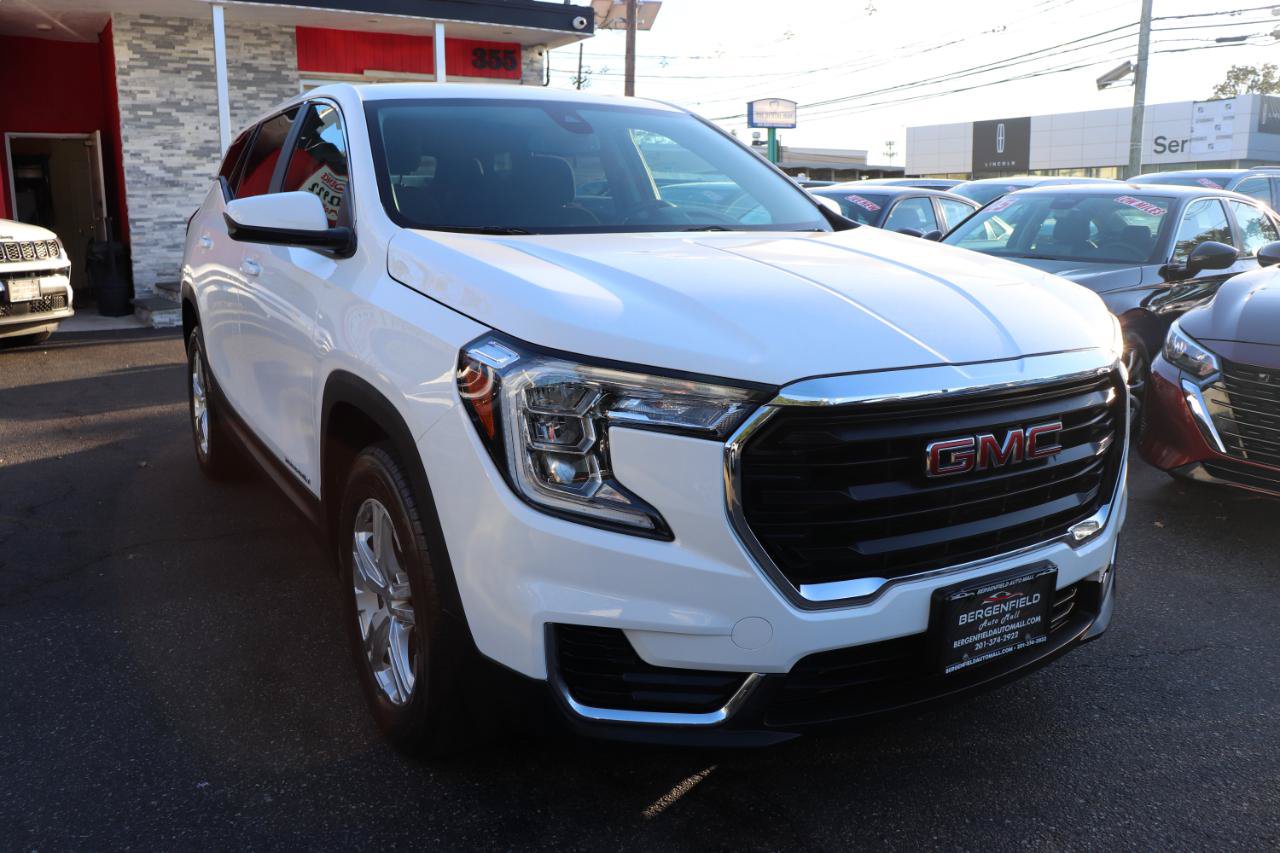 Used 2024 GMC Terrain SLE AWD/4WD image 7
