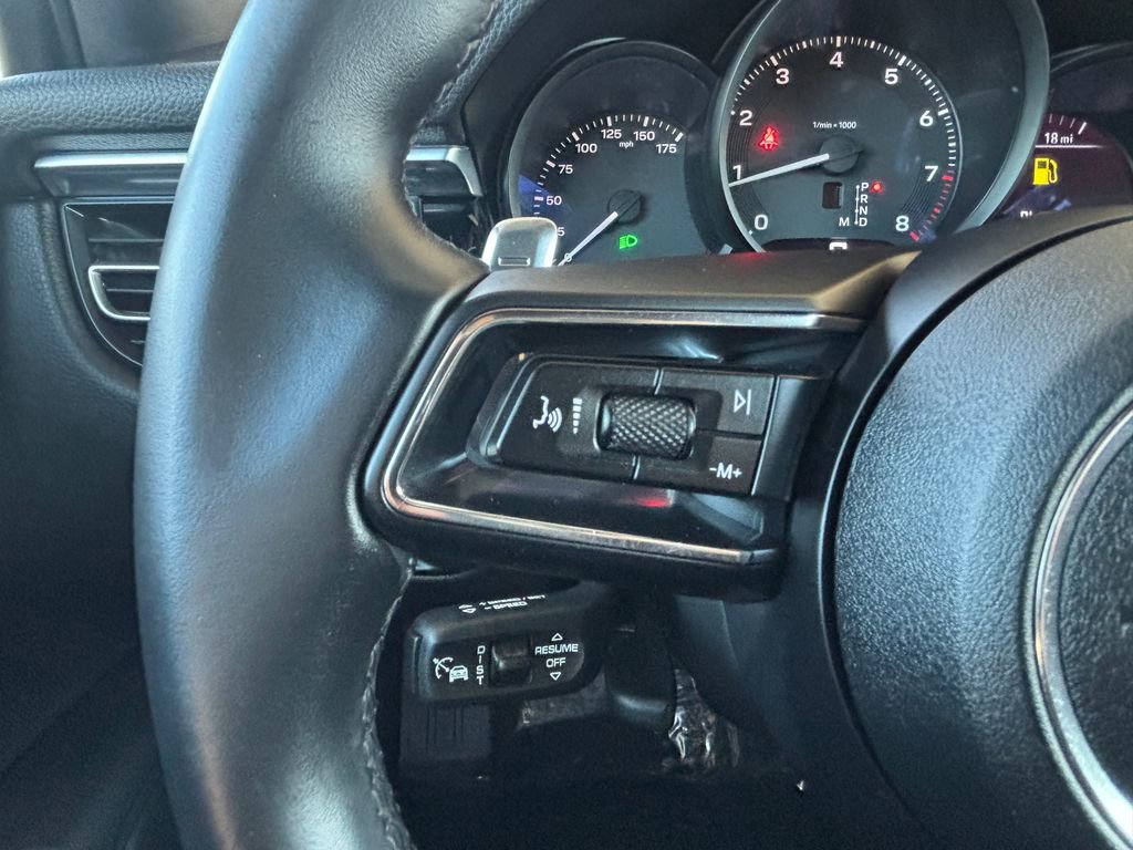 Used 2023 Porsche Macan image 10