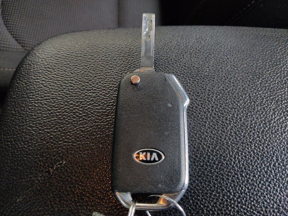 Used 2020 Kia Forte LXS FWD image 32