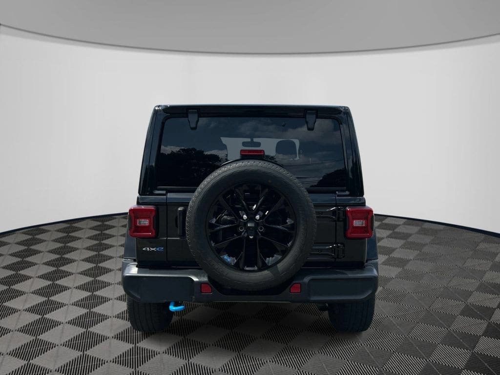 Used 2022 Jeep Wrangler Unlimited Sahara w/ Cold Weather Group AWD/4WD image 4