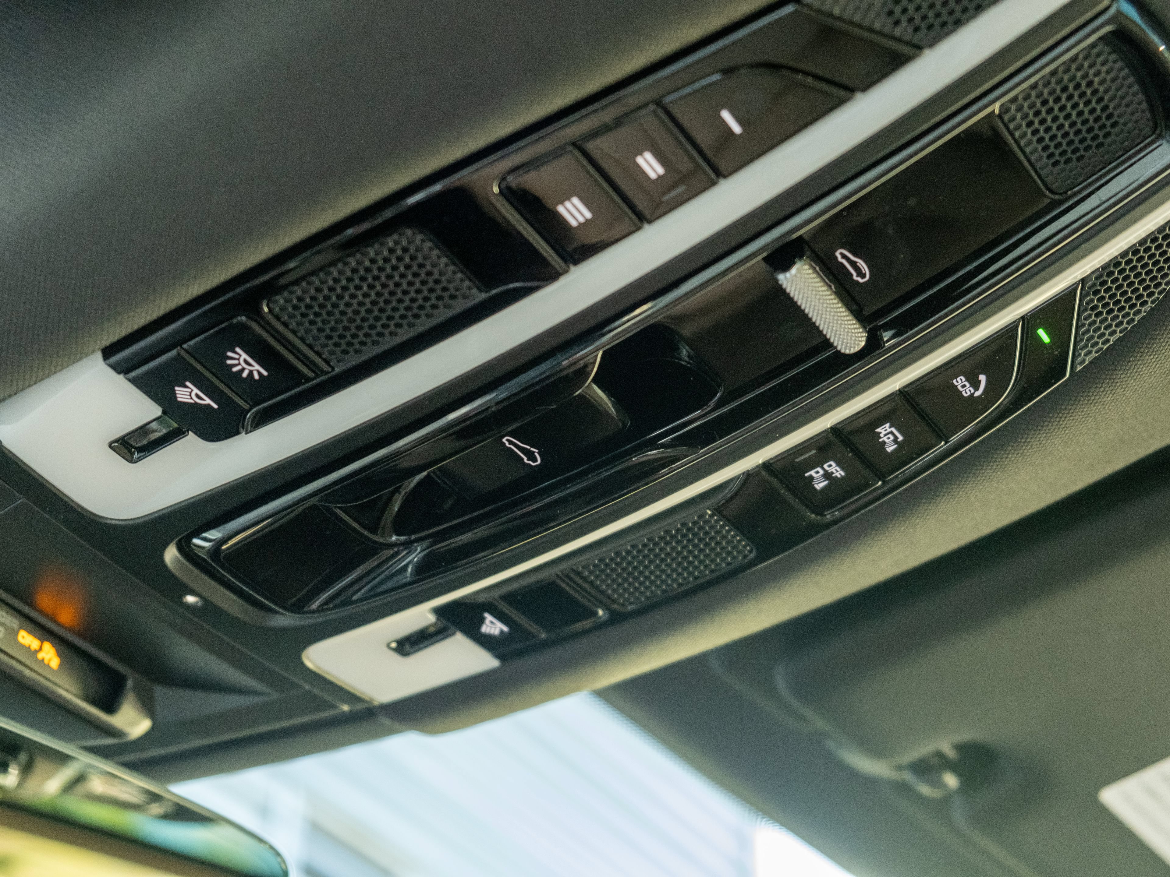 Certified 2023 Porsche Cayenne AWD/4WD image 35