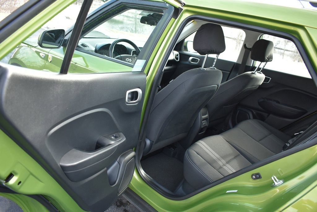 Used 2024 Hyundai Venue SEL image 29