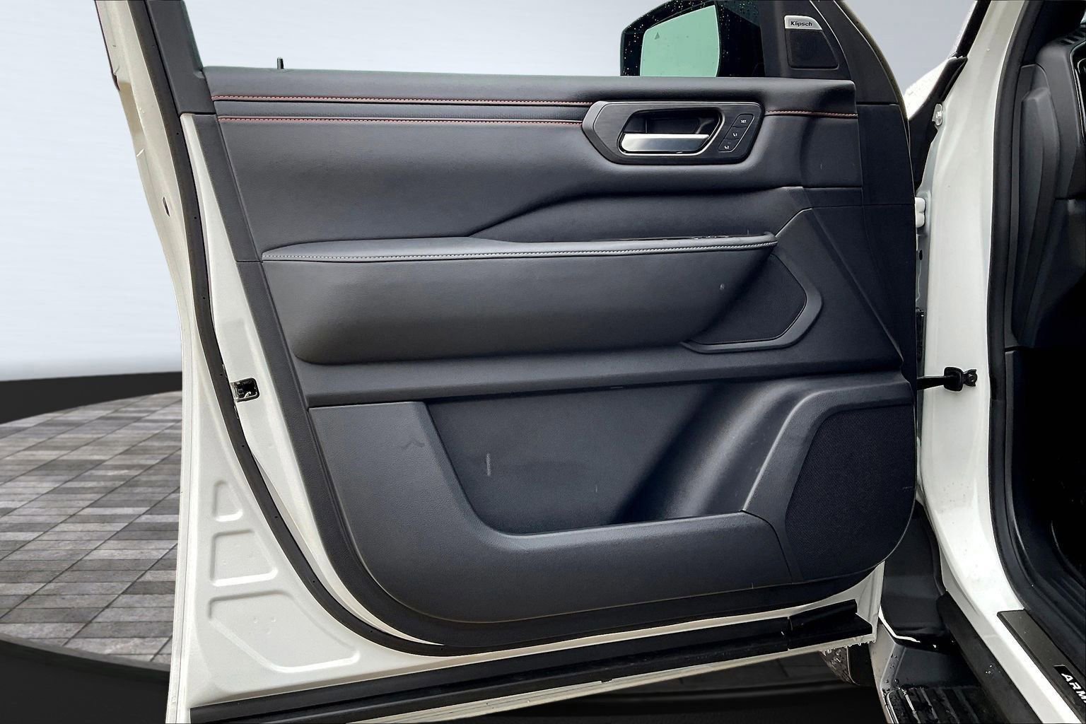 Used 2025 Nissan Armada PRO-4X w/ Pro-4X Premium Package image 31