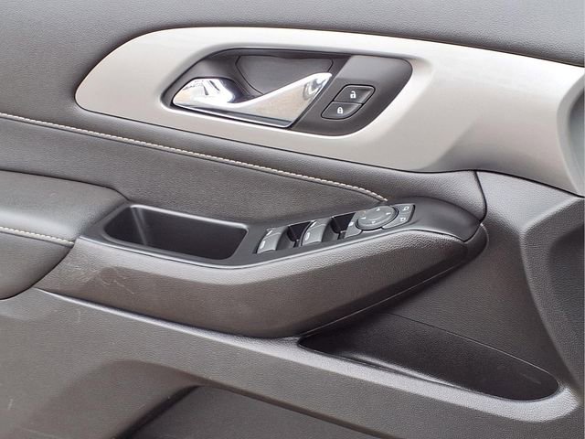 Used 2023 Chevrolet Traverse LT FWD image 17