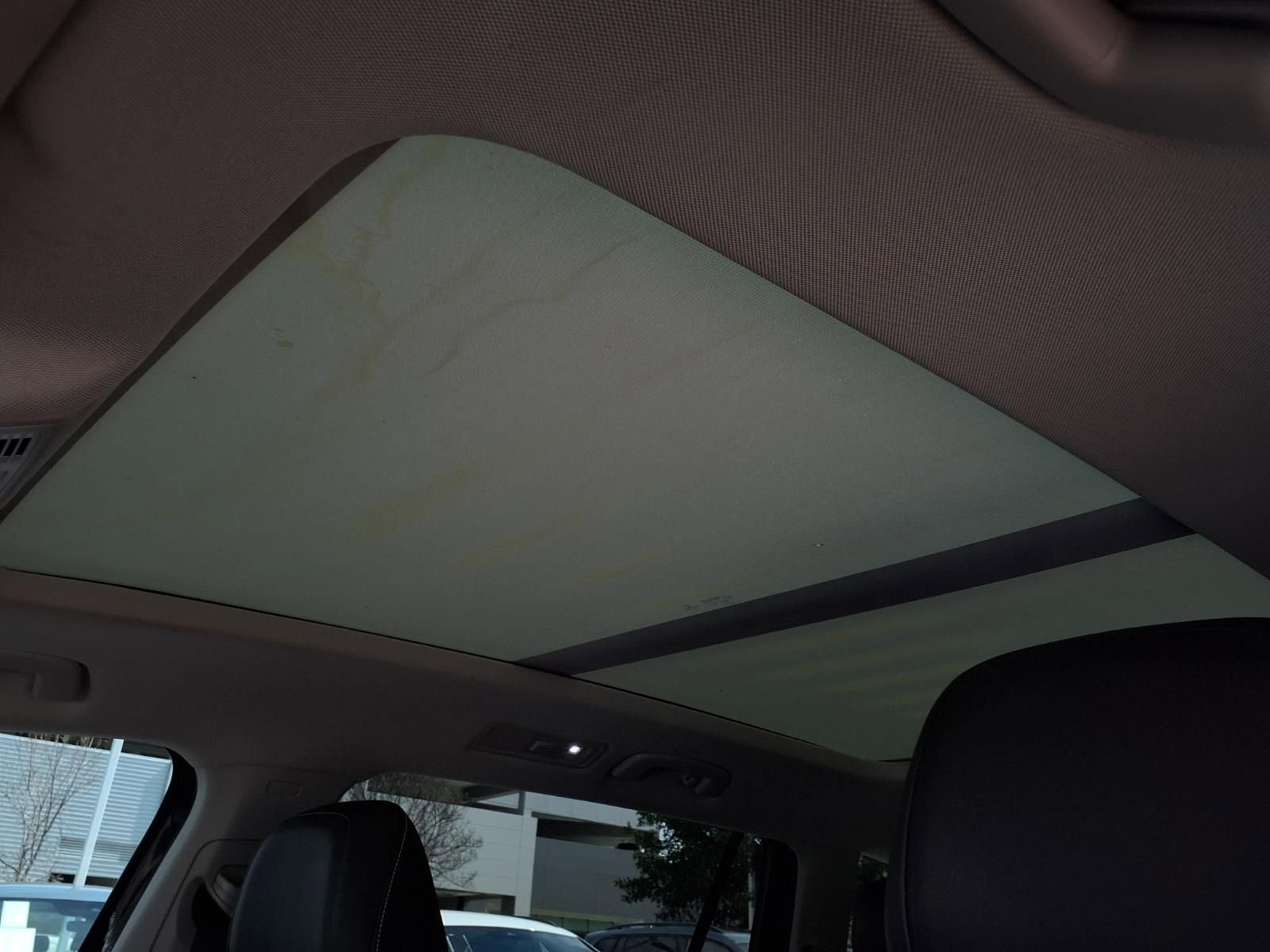 Used 2023 Volkswagen Tiguan SE w/ Panoramic Sunroof Package FWD image 17