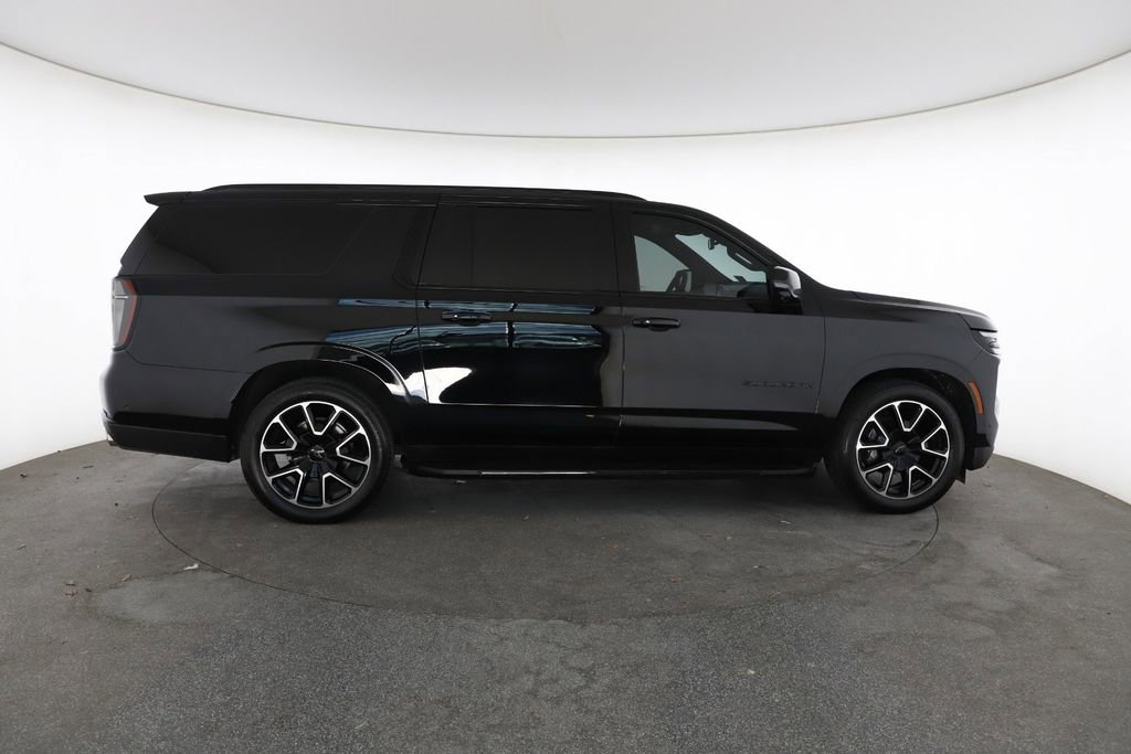 Certified 2025 Chevrolet Suburban RST w/ RST Capability Package AWD/4WD image 14