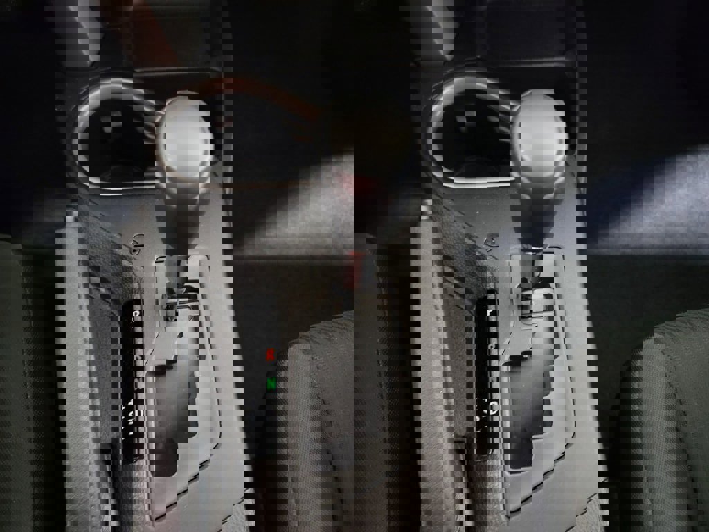 Used 2018 Toyota RAV4 LE image 17