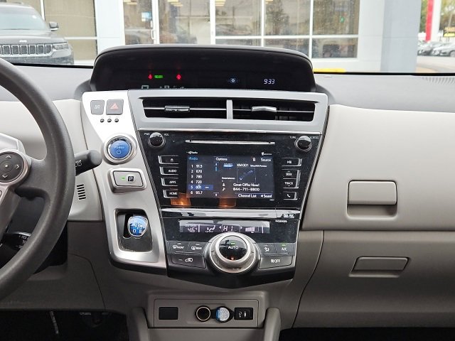 Used 2015 Toyota Prius V Five image 21