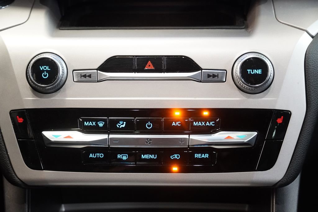 Used 2023 Ford Explorer XLT AWD/4WD image 20