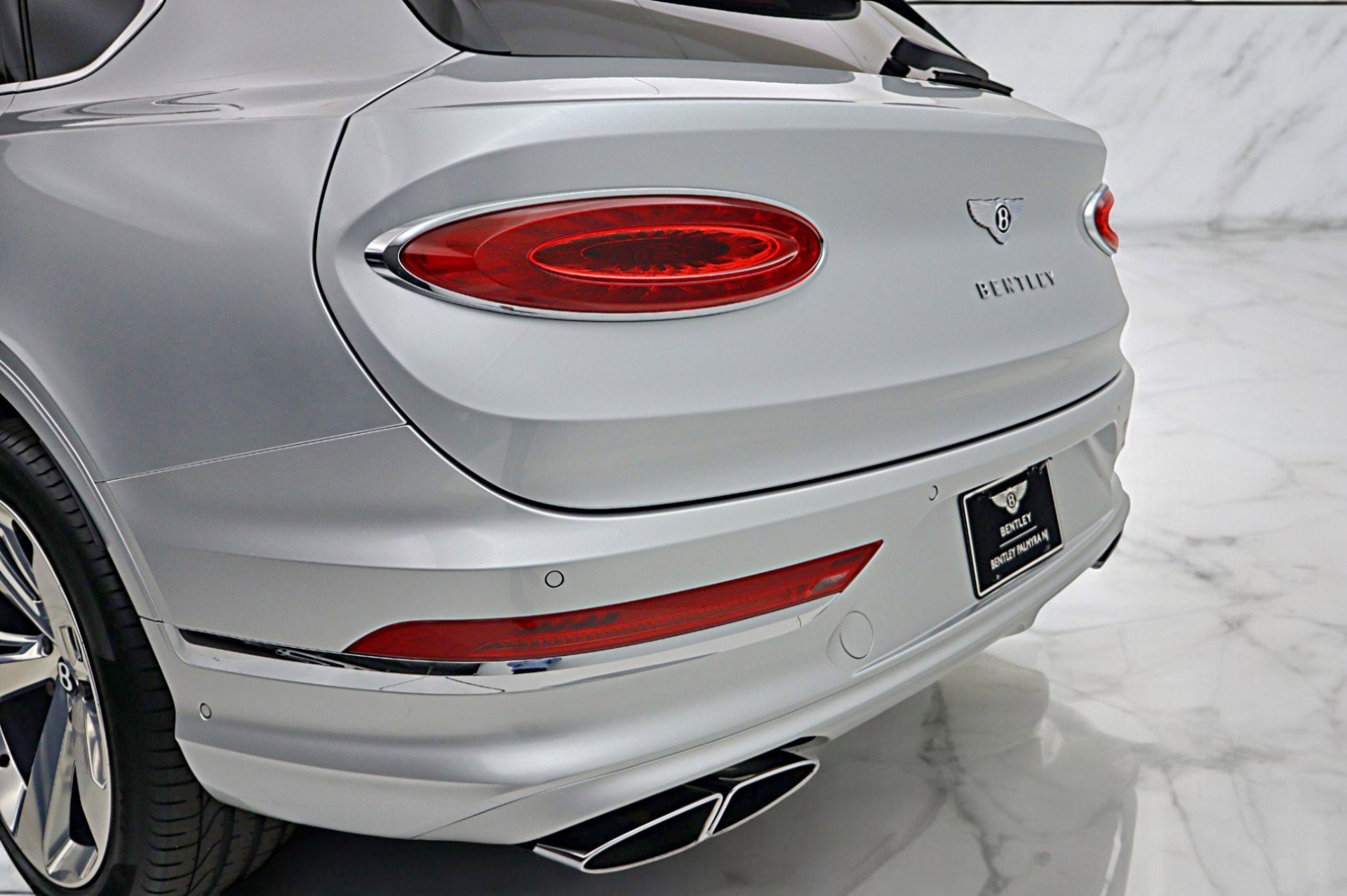 Used 2024 Bentley Bentayga Extended Wheelbase image 18