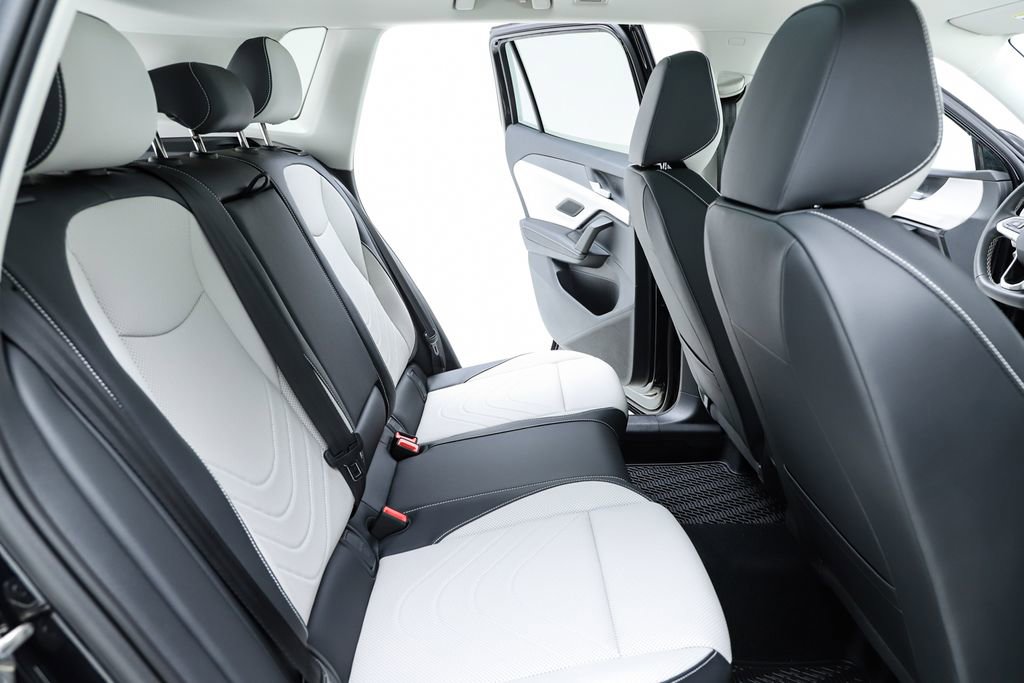 New 2026 Volkswagen Tiguan SE image 38