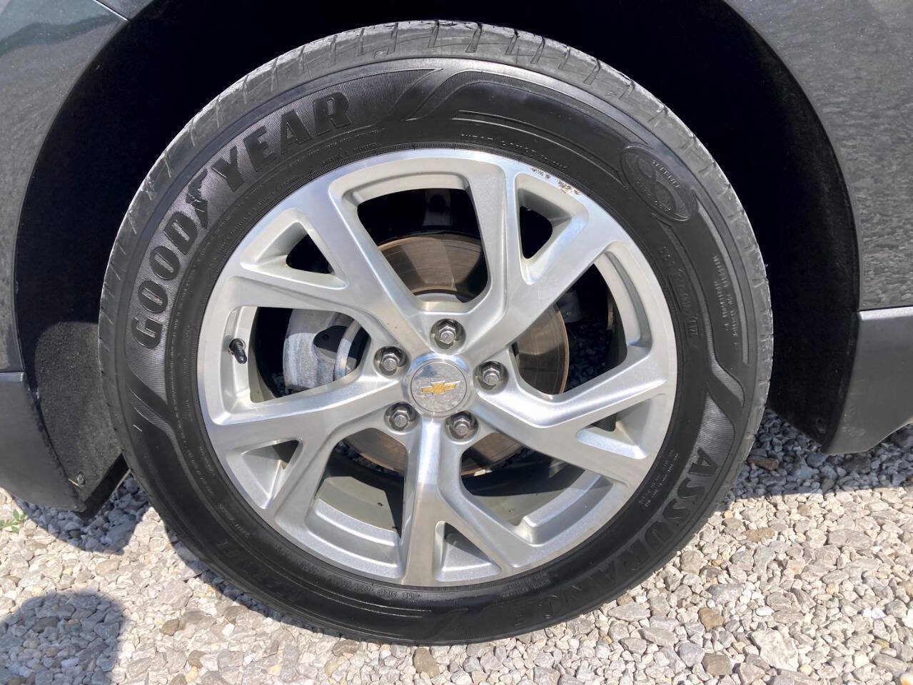 Used 2018 Chevrolet Equinox Premier w/ LPO, Cargo Package FWD image 17