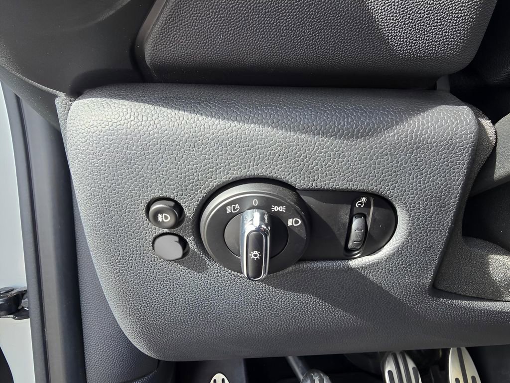 Used 2015 MINI Cooper S image 26