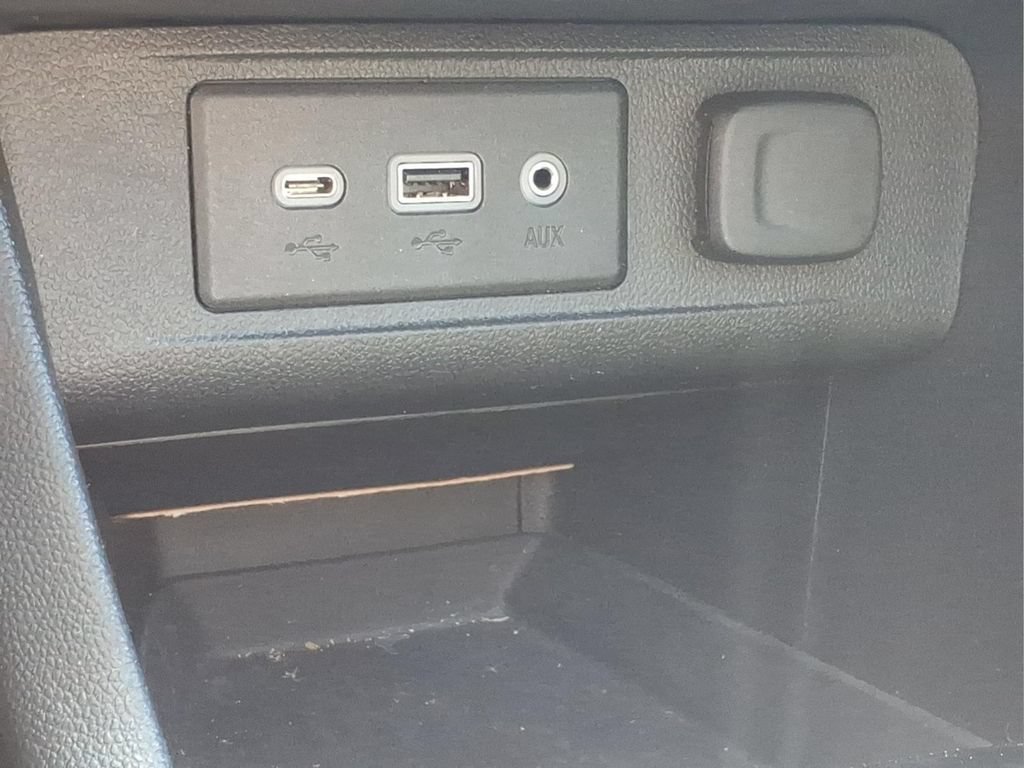 Used 2021 Buick Encore GX Essence w/ Experience Buick Package FWD image 14
