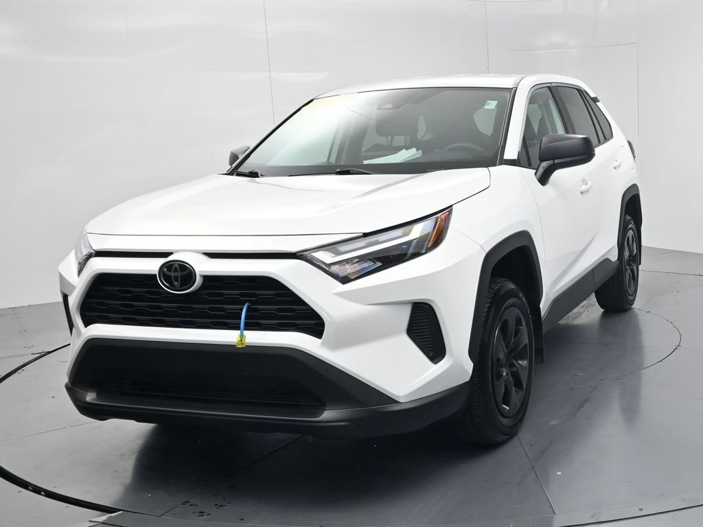 Used 2024 Toyota RAV4 LE AWD/4WD image 3