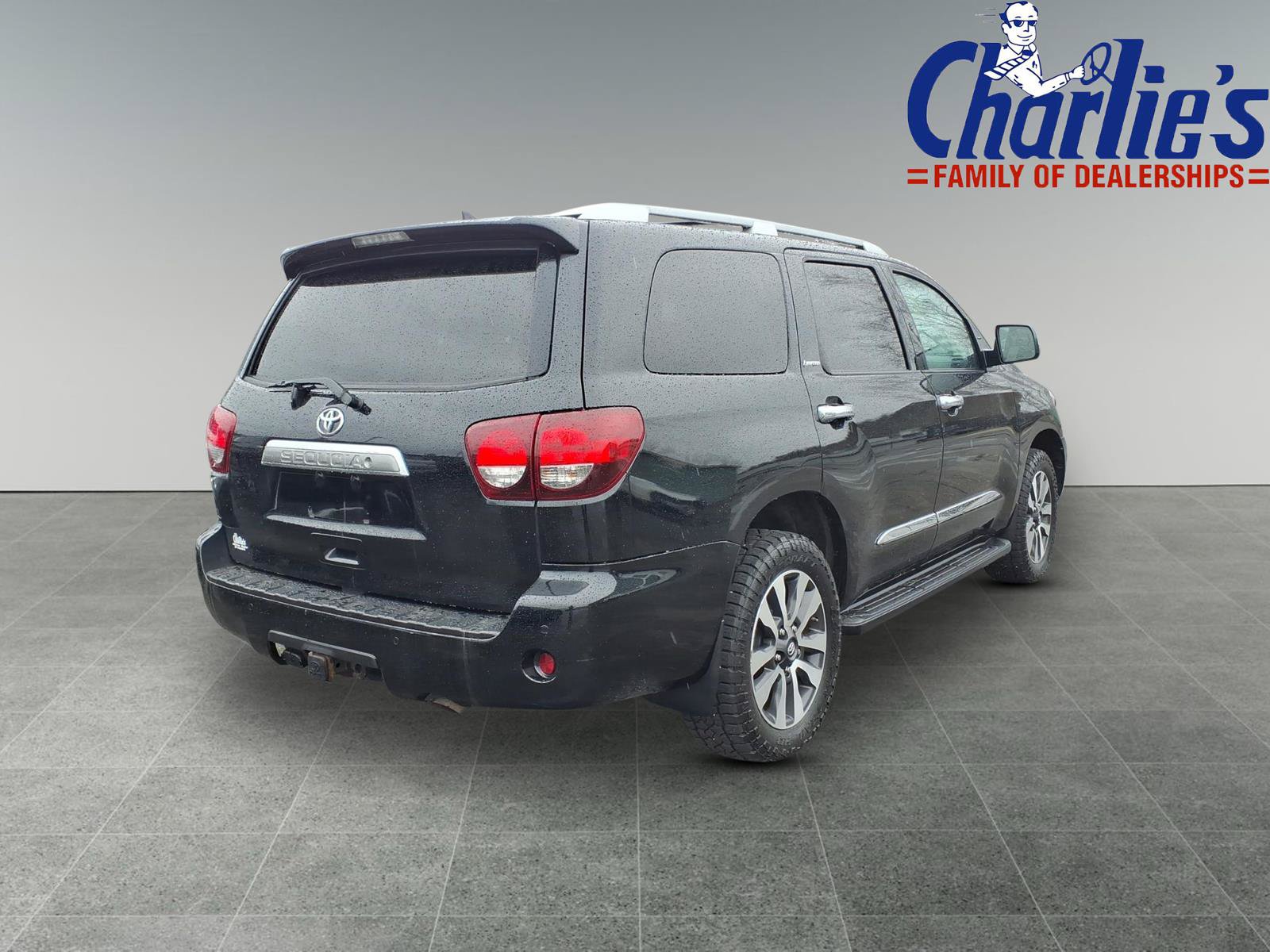 Used 2018 Toyota Sequoia Limited w/ Safety & Convenience Package AWD/4WD image 4