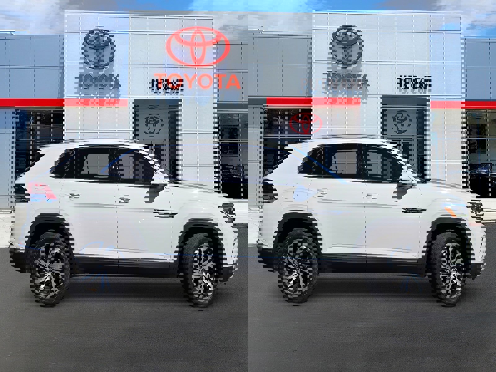 Used 2021 Volkswagen Atlas Cross Sport SEL Premium image 3