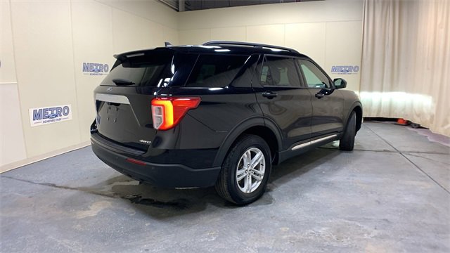 Used 2022 Ford Explorer XLT image 3