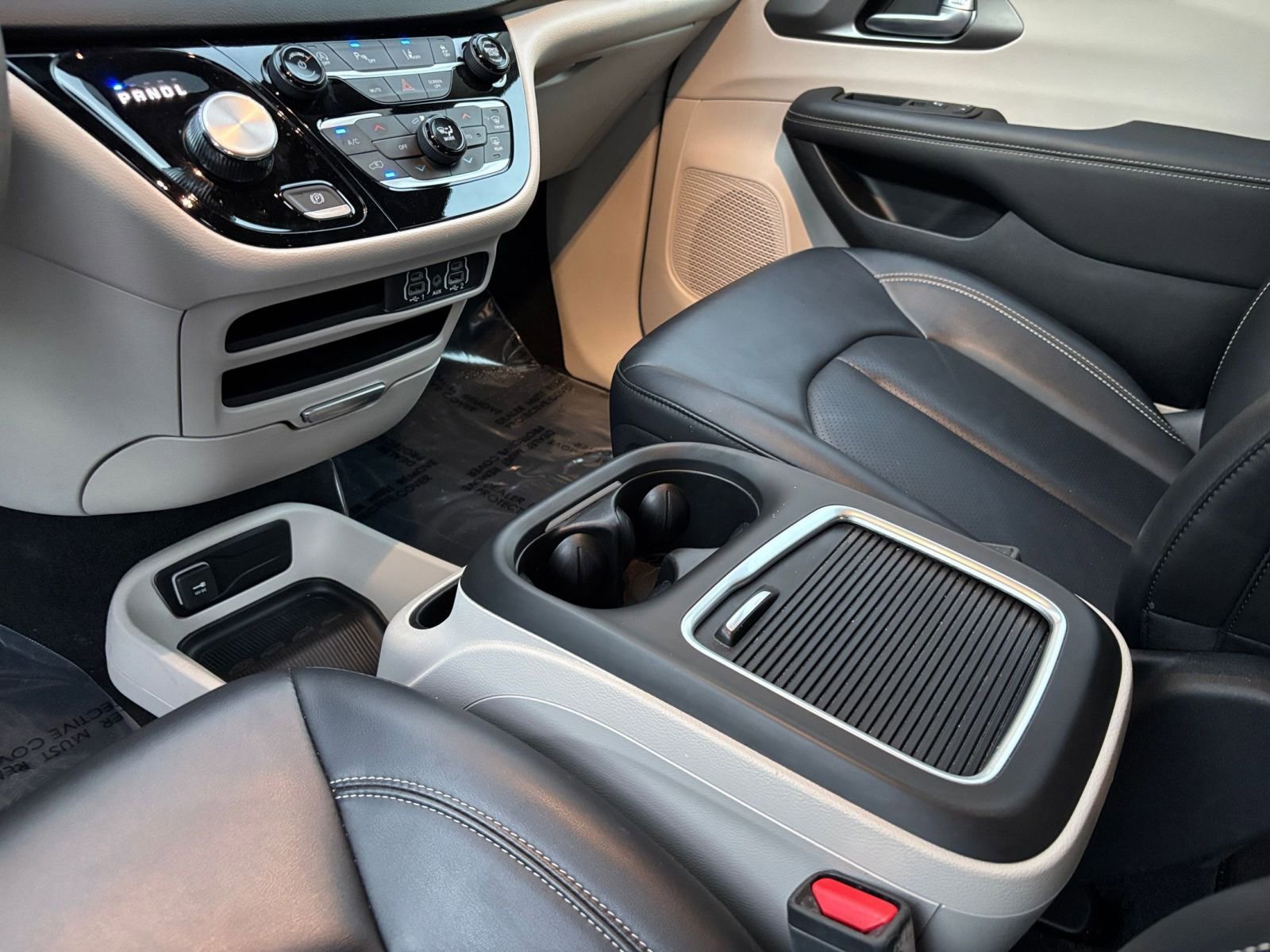 Used 2024 Chrysler Pacifica Touring-L image 44