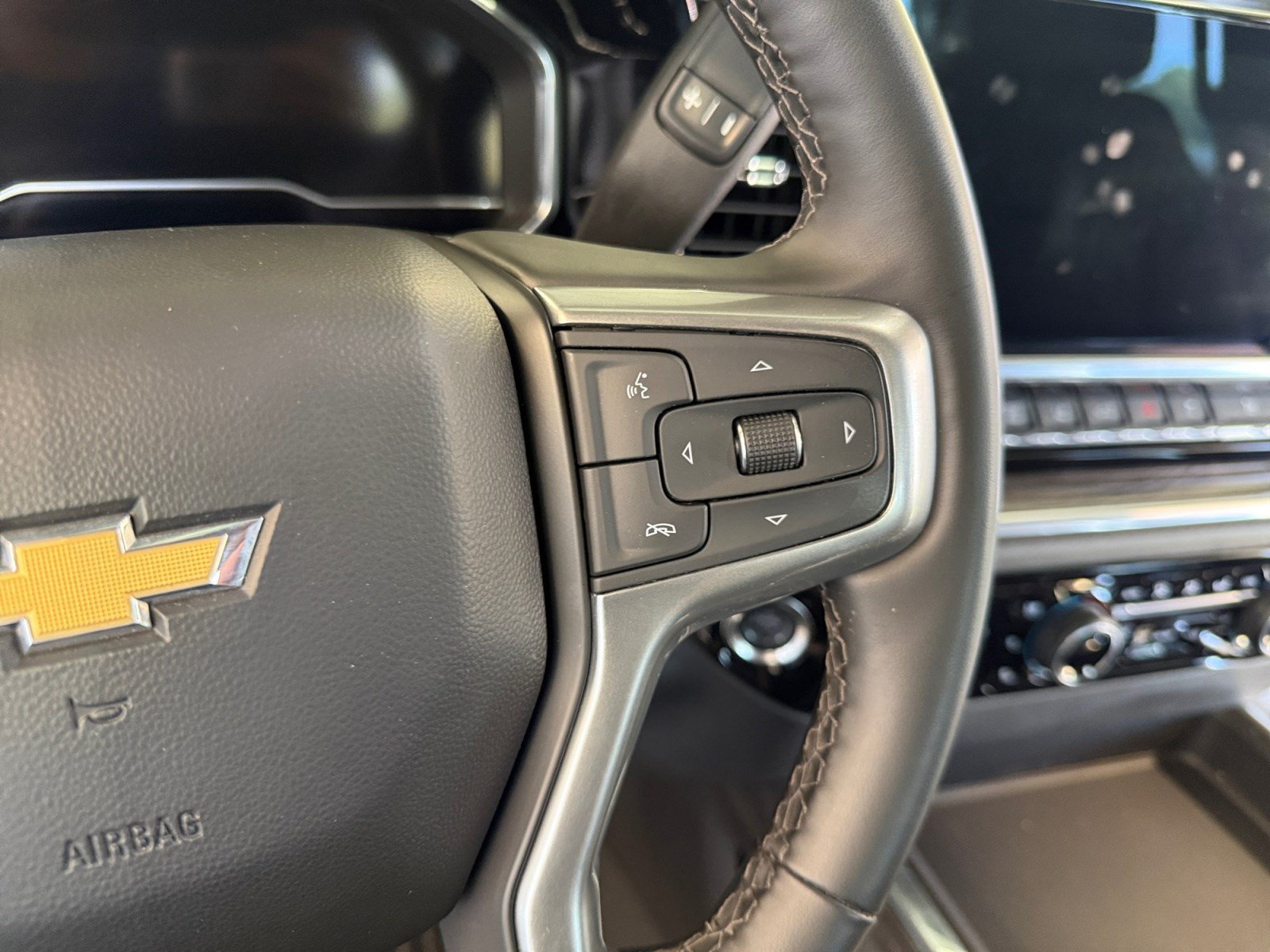 Used 2025 Chevrolet Silverado 2500 LTZ w/ LTZ Convenience Package AWD/4WD image 25