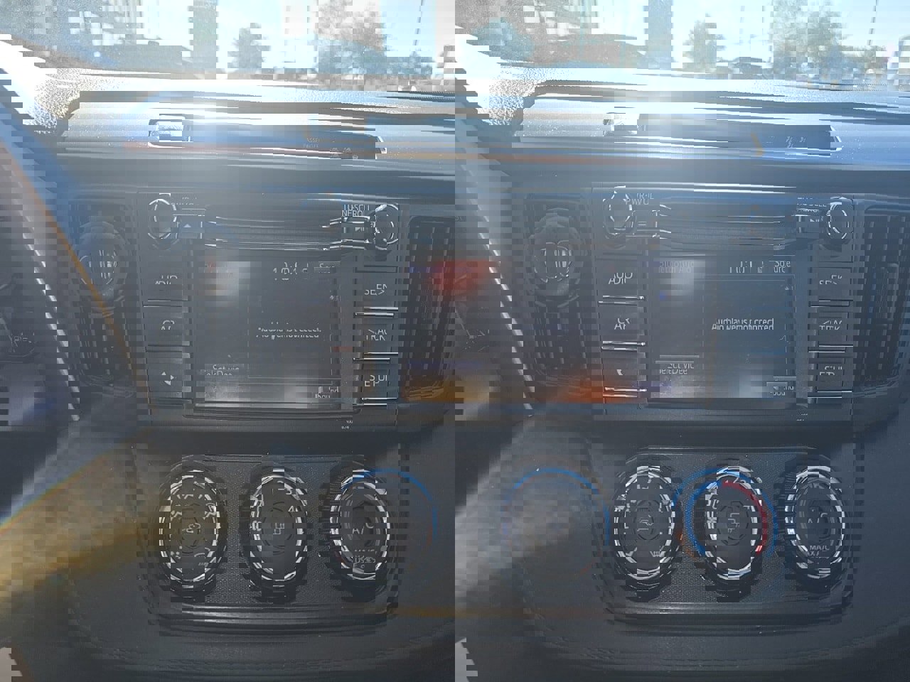 Used 2018 Toyota RAV4 LE w/ Carpet Mat Package image 10