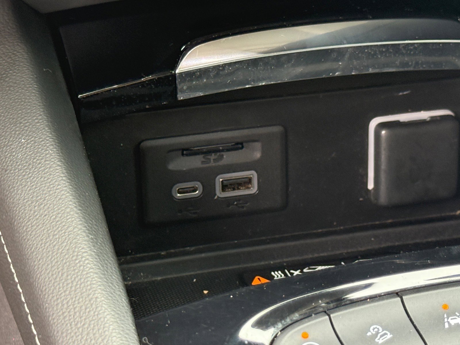 Used 2023 Buick Envision Avenir image 21