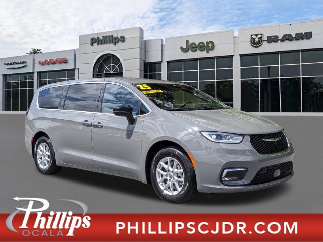 Used 2025 Chrysler Pacifica Select FWD image 1