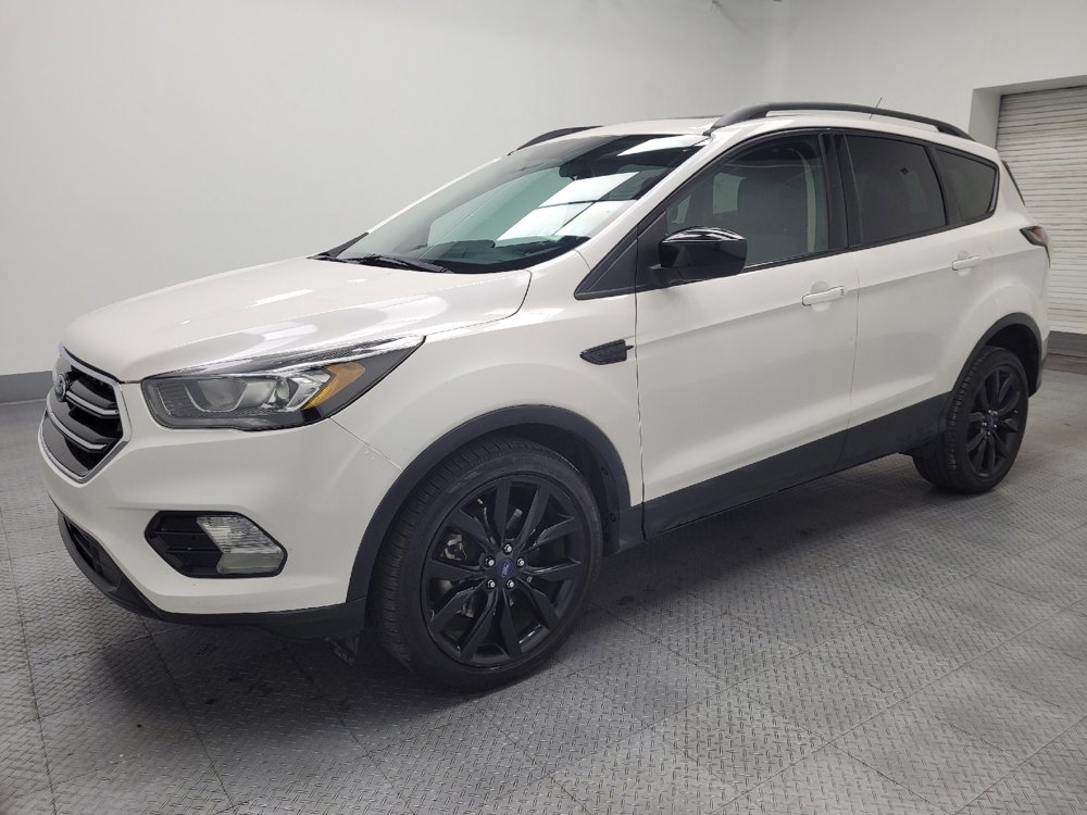 Used 2018 Ford Escape SE w/ SE Sport Appearance Package image 2